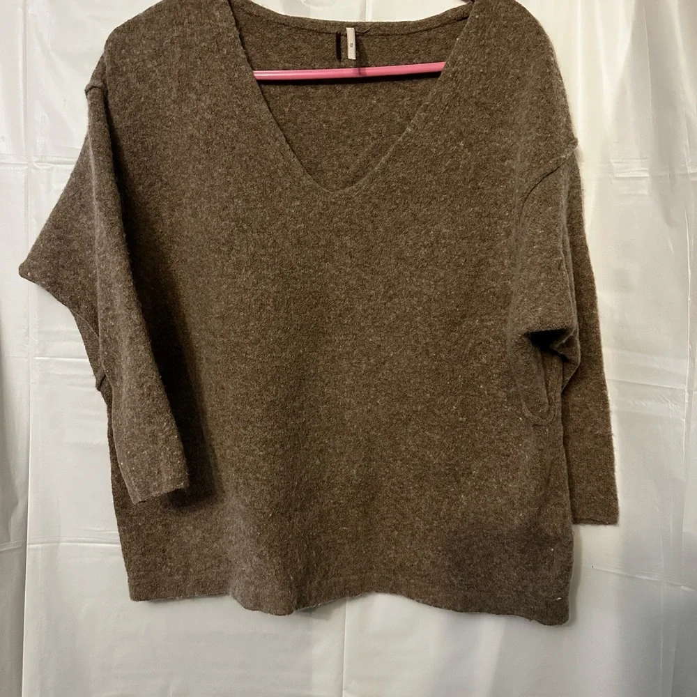 Free People women’s sweater size Medium - Picture 1 of 5